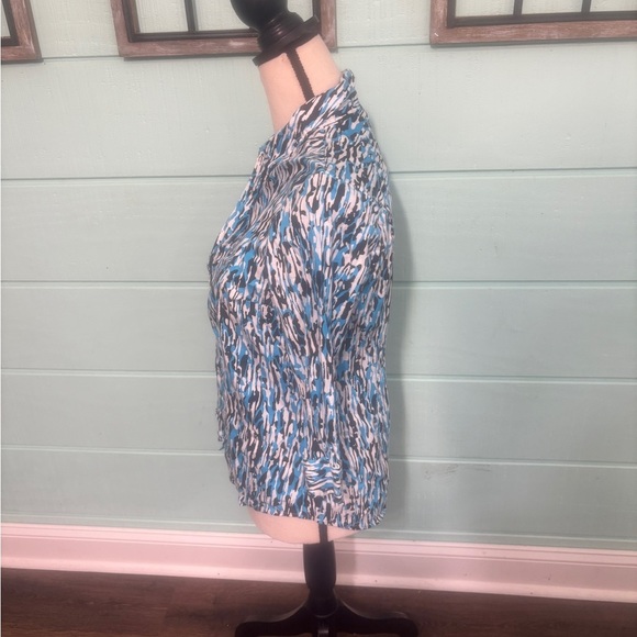 Dana Buchman Abstract Print Button-Down Blouse Women’s Medium Blue Black White - Picture 2 of 5